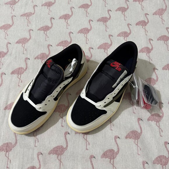 Nike Travis Scott x Jordan Air Jordan 1 Reverse Swoosh Leather Low Medium Olive - Picture 1 of 5